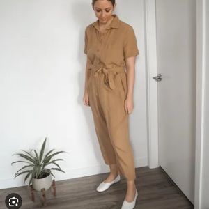 TRADLANDS Finn jumpsuit - taupe. Size S.